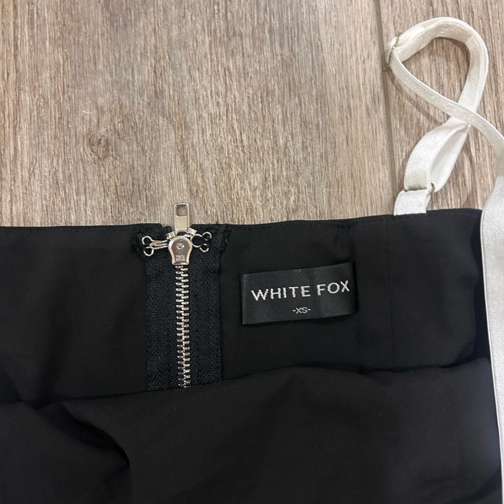 White Fox Boutique Women's Black and White Corset - Picture 2 of 3